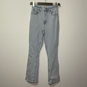 Abercombie & Fitch women light wash the slim straight ultra high rise jeans 25/0